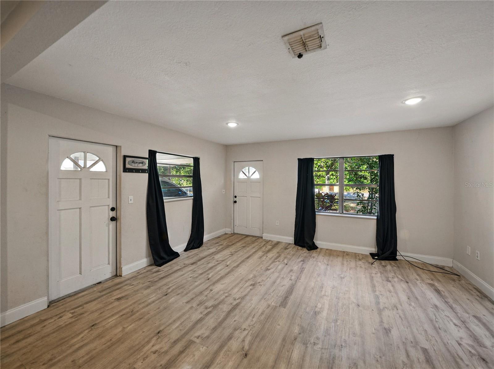 Image 7 of 65 For 1205 Crestwood Drive