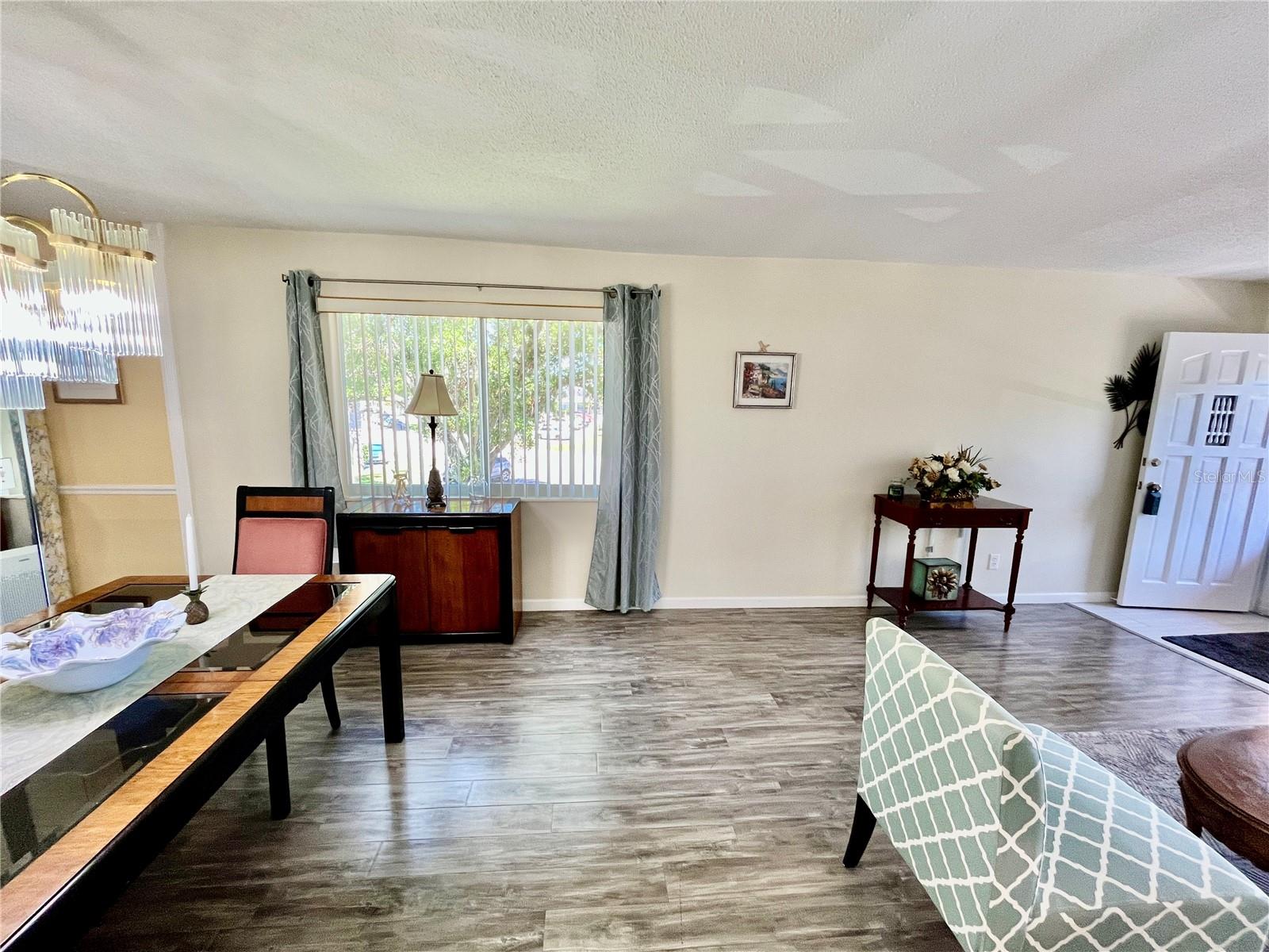 Image 10 of 45 For 2457 Ecuadorian Way 57