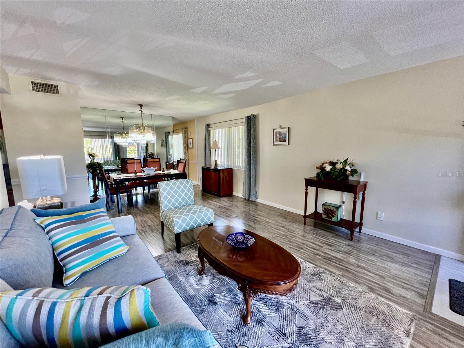 Image 11 of 45 For 2457 Ecuadorian Way 57