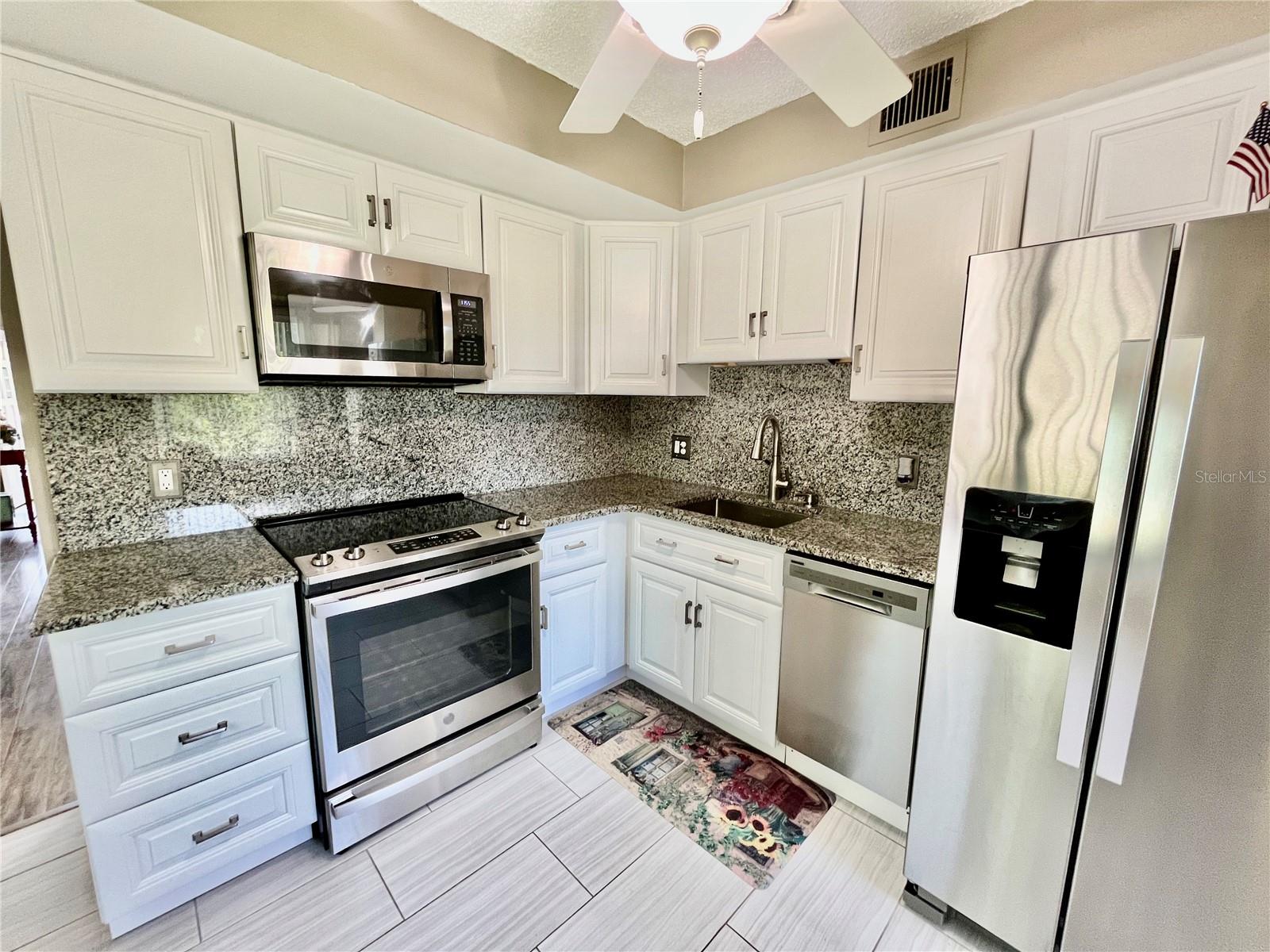 Image 13 of 45 For 2457 Ecuadorian Way 57