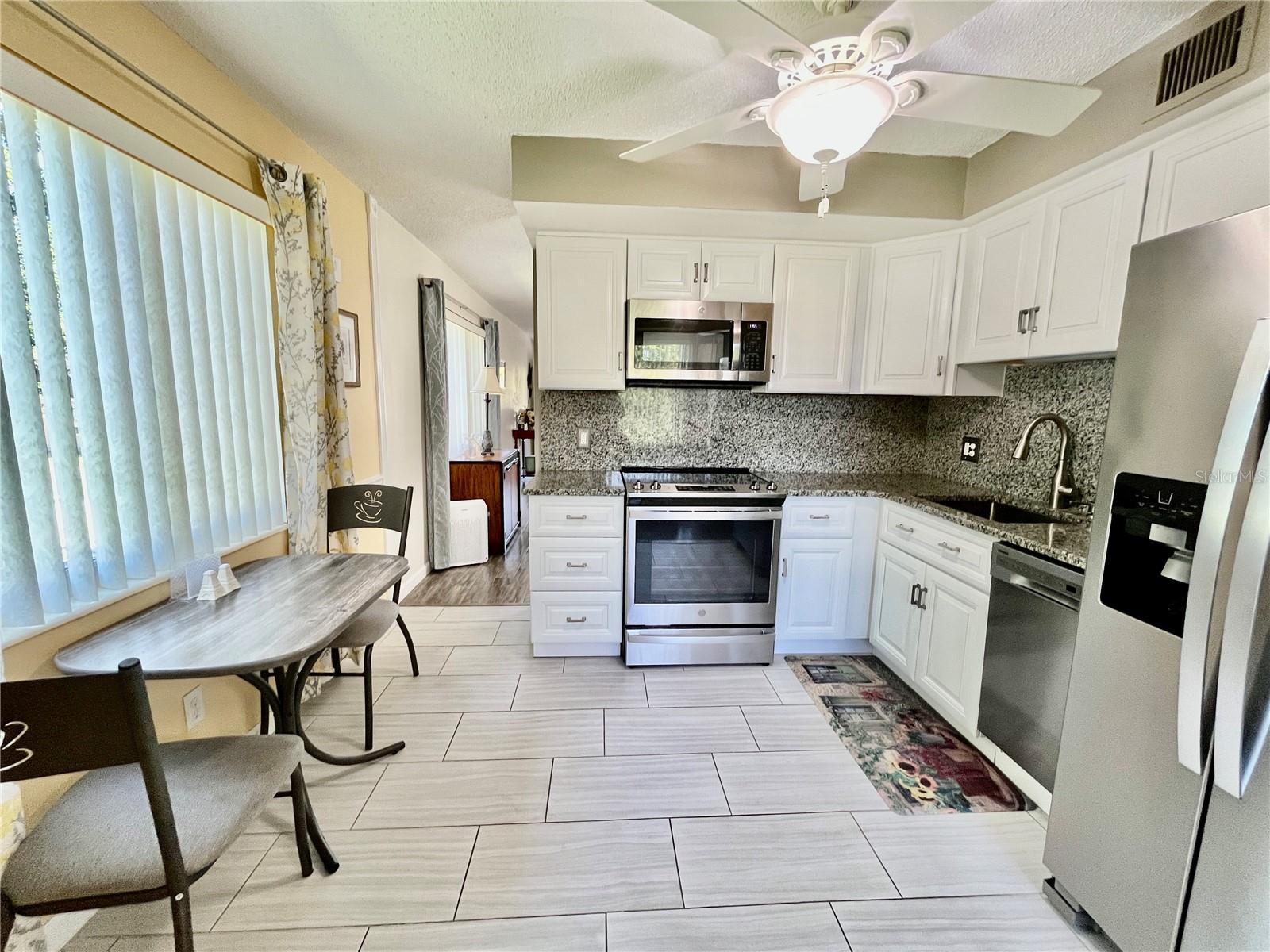 Image 14 of 45 For 2457 Ecuadorian Way 57
