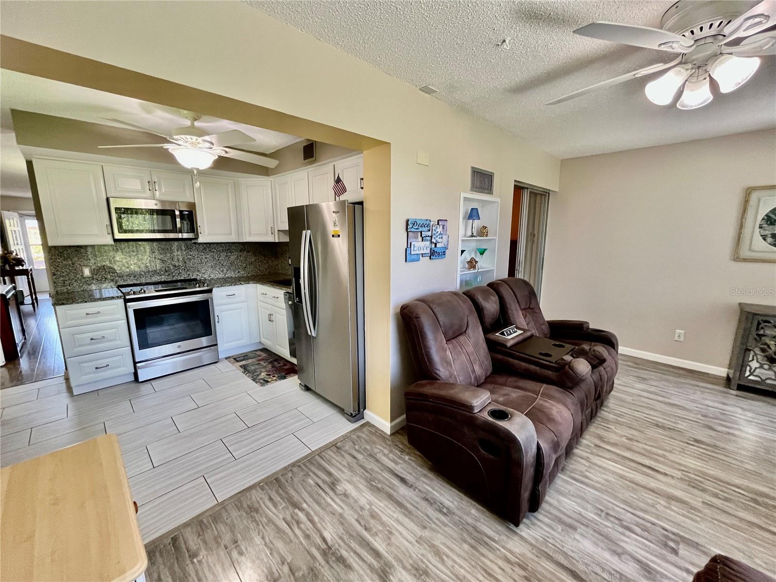 Image 16 of 45 For 2457 Ecuadorian Way 57