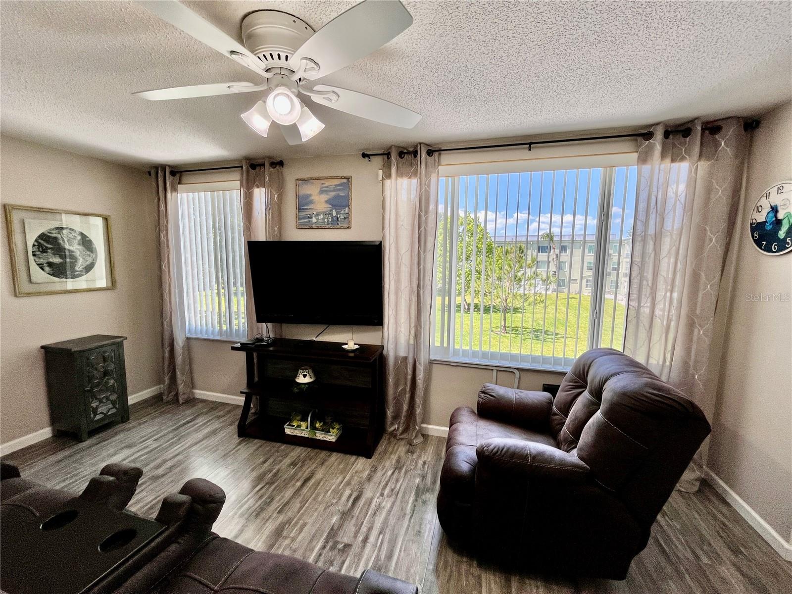Image 18 of 45 For 2457 Ecuadorian Way 57