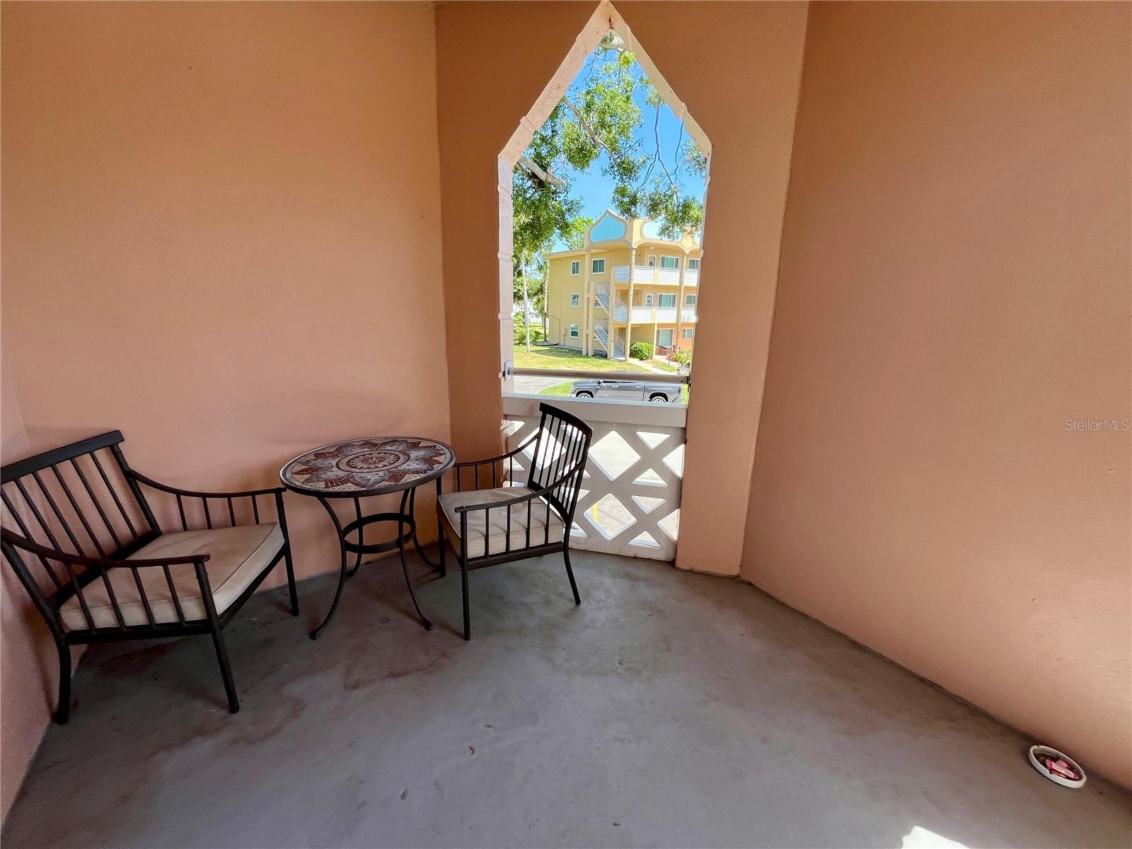 Image 4 of 45 For 2457 Ecuadorian Way 57