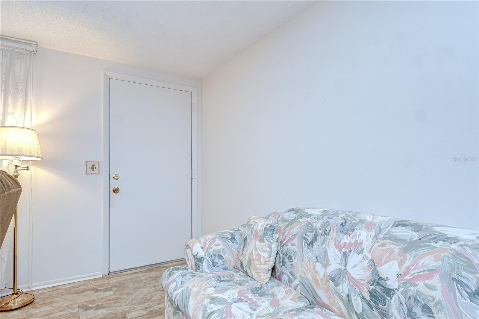 Image 18 of 39 For 39423 9th Avenue