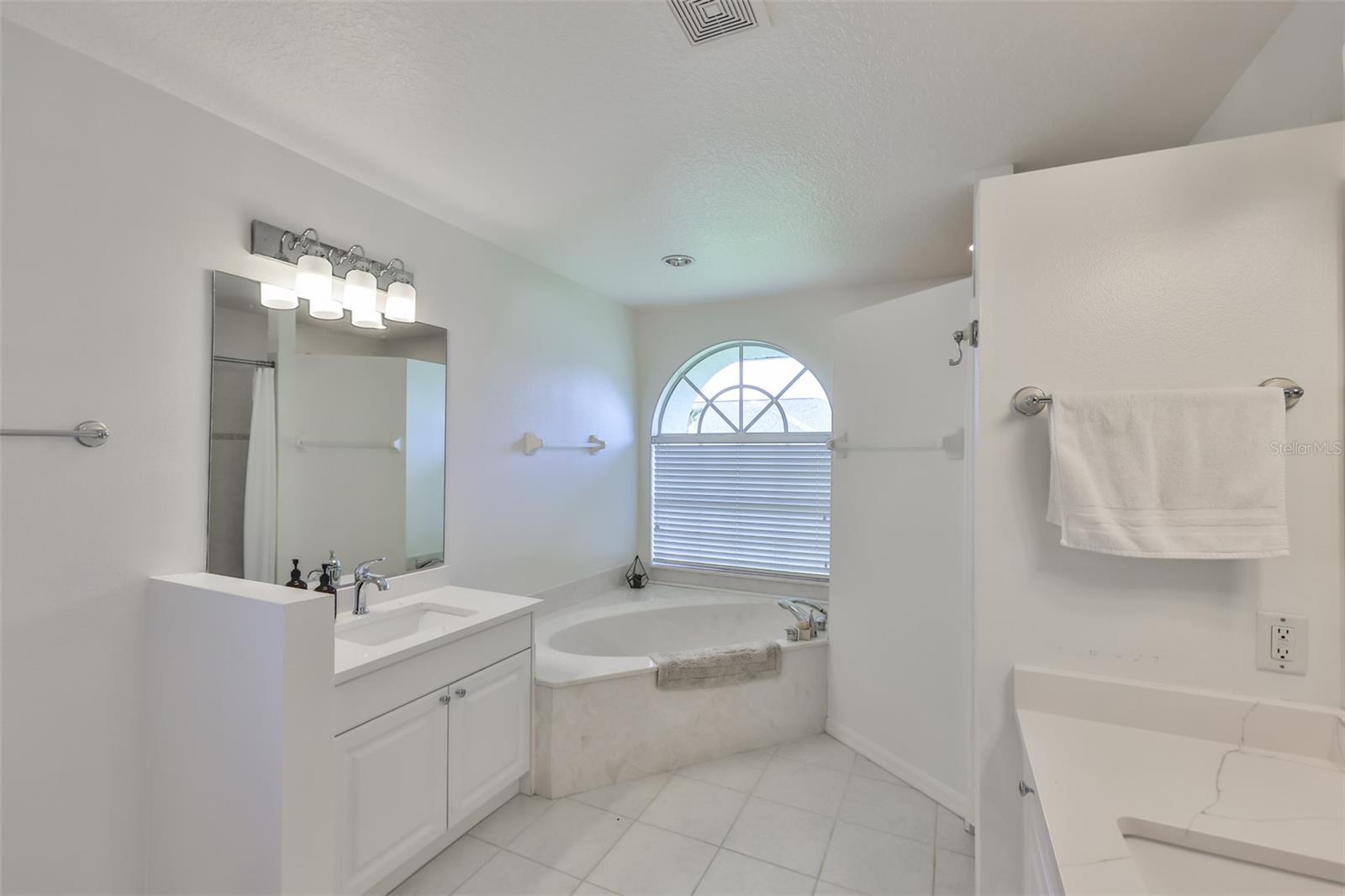 Image 17 of 37 For 6332 35th Avenue Circle E