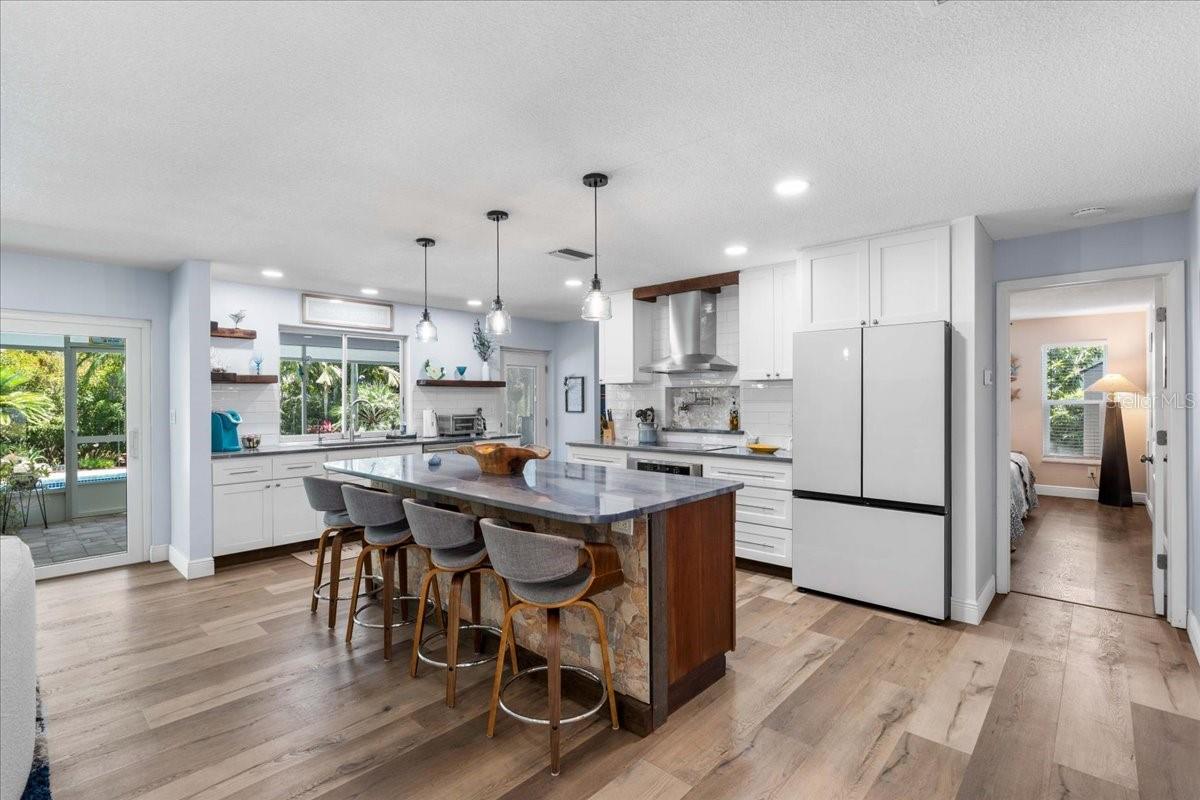 Listing photo id 8 for 10515 Hetrick Circle W
