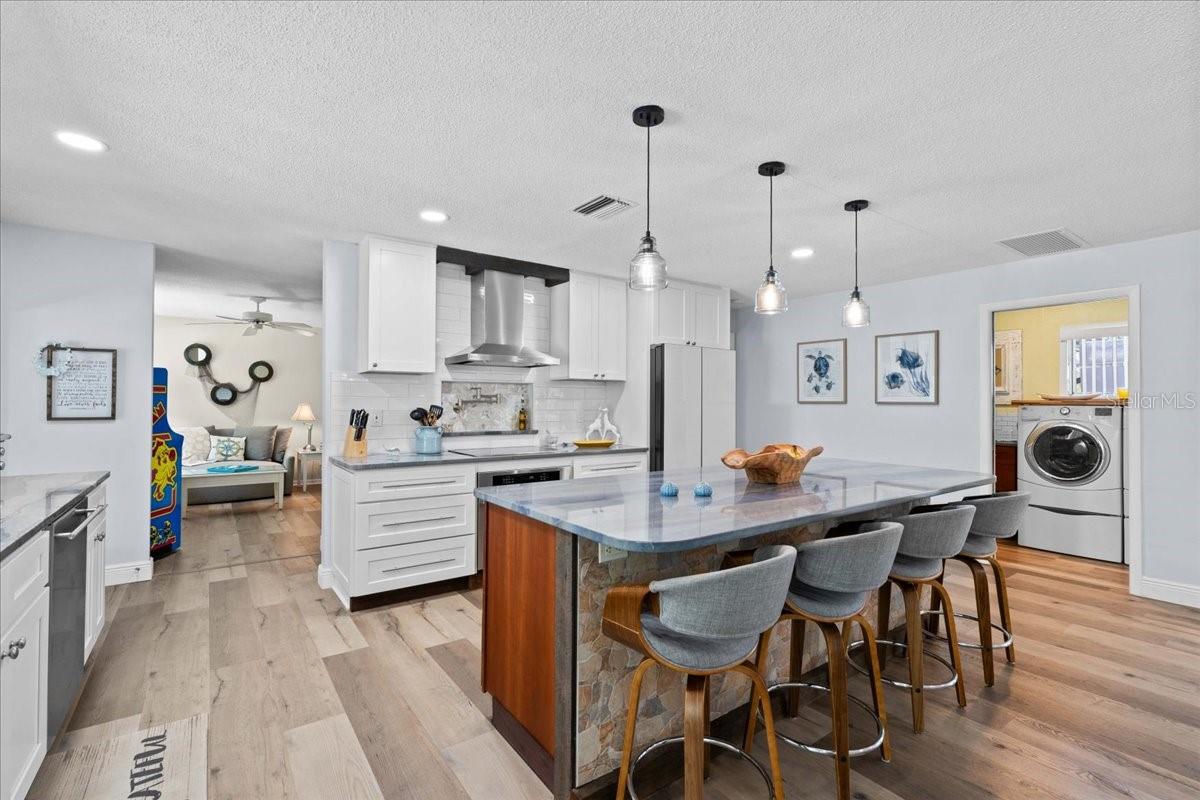 Listing photo id 9 for 10515 Hetrick Circle W