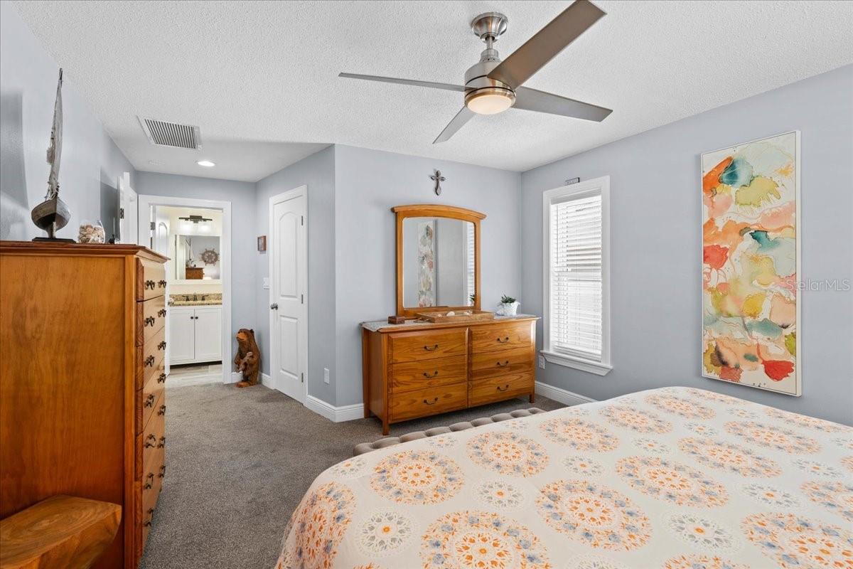 Listing photo id 18 for 10515 Hetrick Circle W