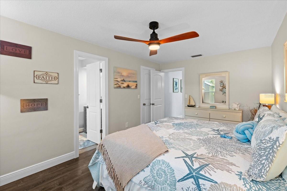 Listing photo id 24 for 10515 Hetrick Circle W