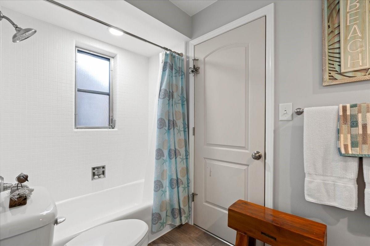 Listing photo id 26 for 10515 Hetrick Circle W