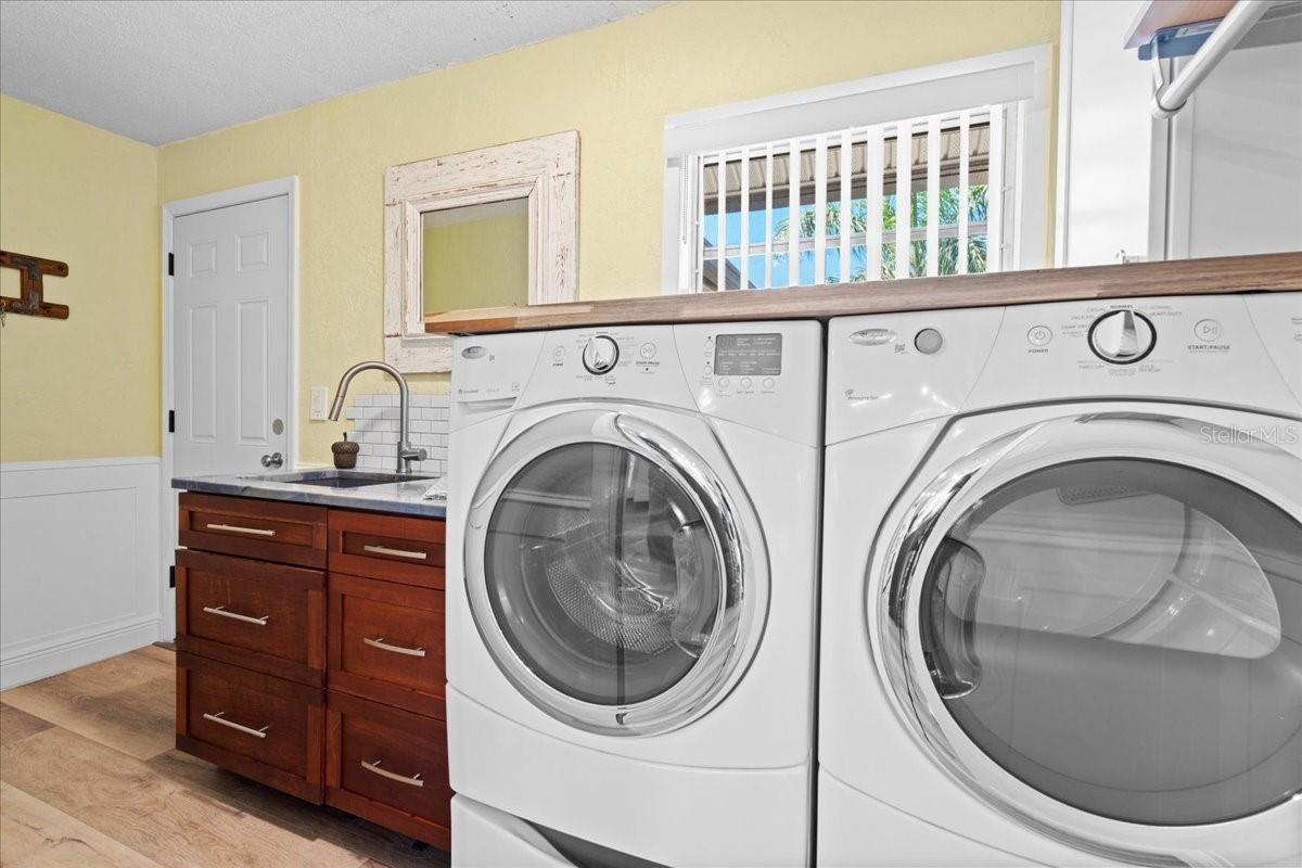 Listing photo id 27 for 10515 Hetrick Circle W