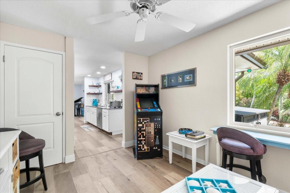 Listing photo id 29 for 10515 Hetrick Circle W