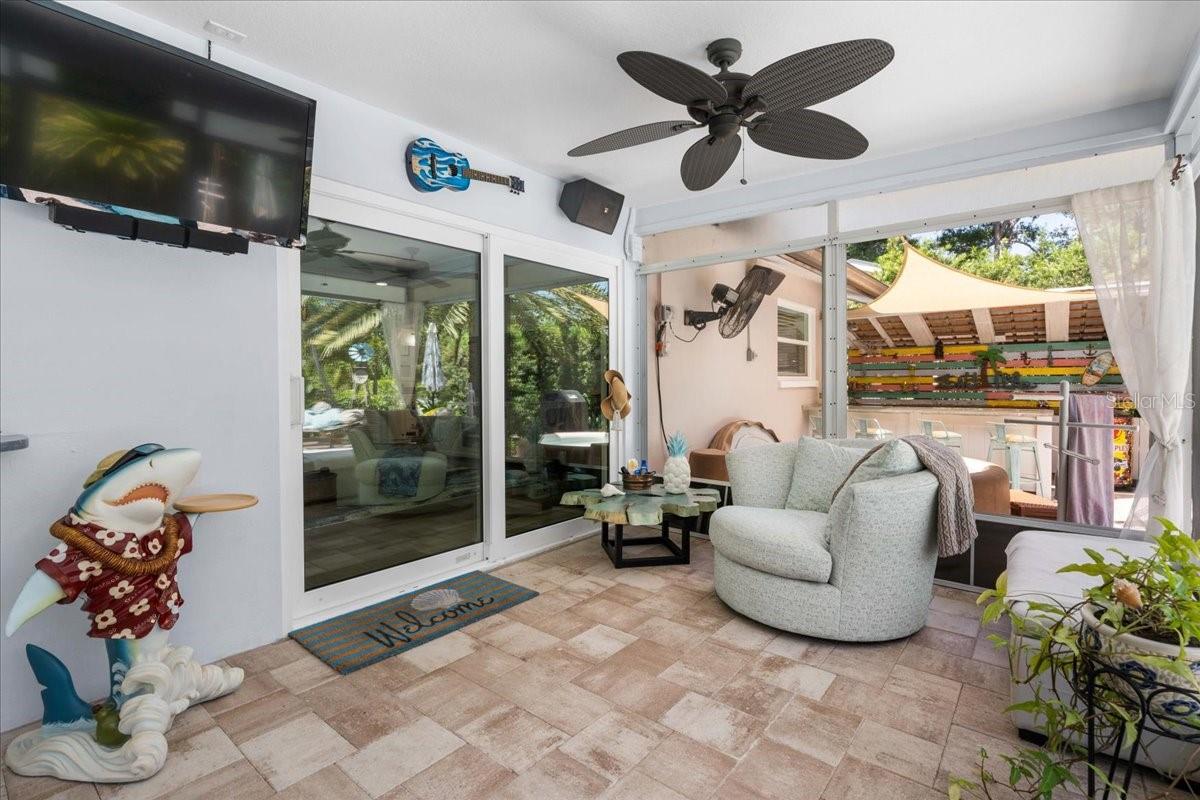 Listing photo id 31 for 10515 Hetrick Circle W