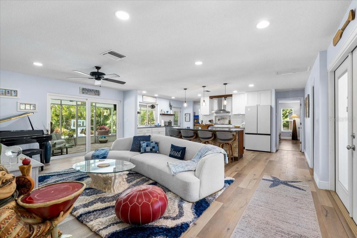 Listing photo id 2 for 10515 Hetrick Circle W