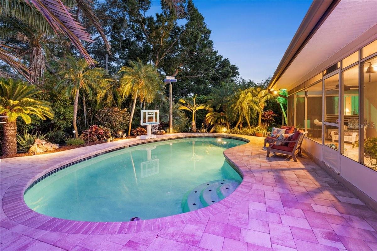 Listing photo id 38 for 10515 Hetrick Circle W
