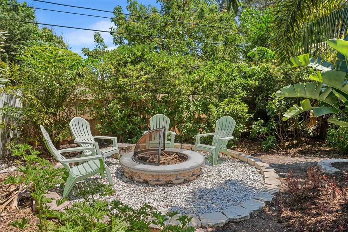 Listing photo id 47 for 10515 Hetrick Circle W