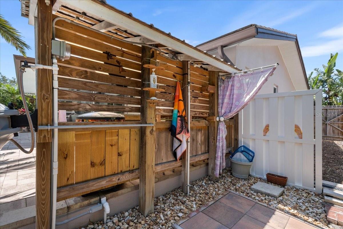 Listing photo id 48 for 10515 Hetrick Circle W