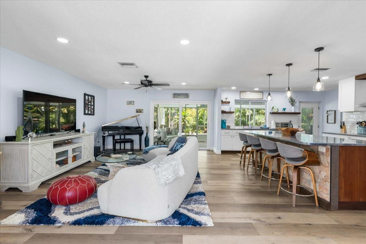 Listing photo id 4 for 10515 Hetrick Circle W