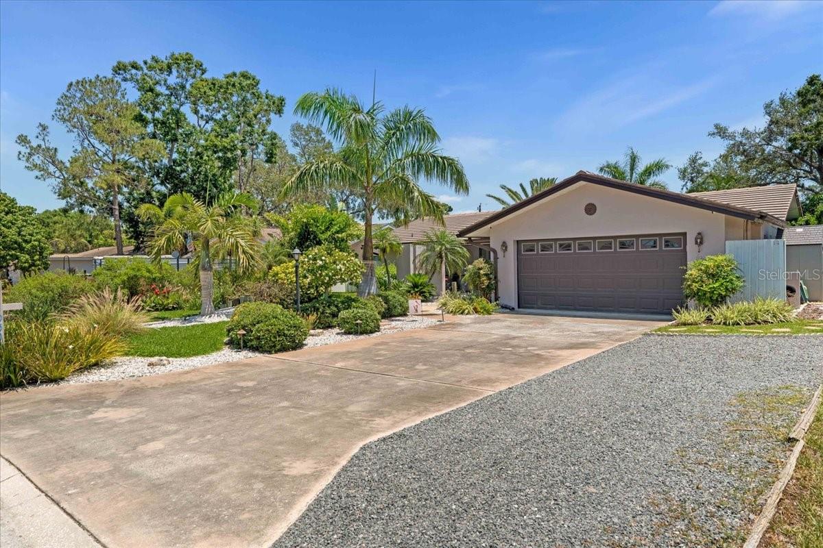 Listing photo id 62 for 10515 Hetrick Circle W