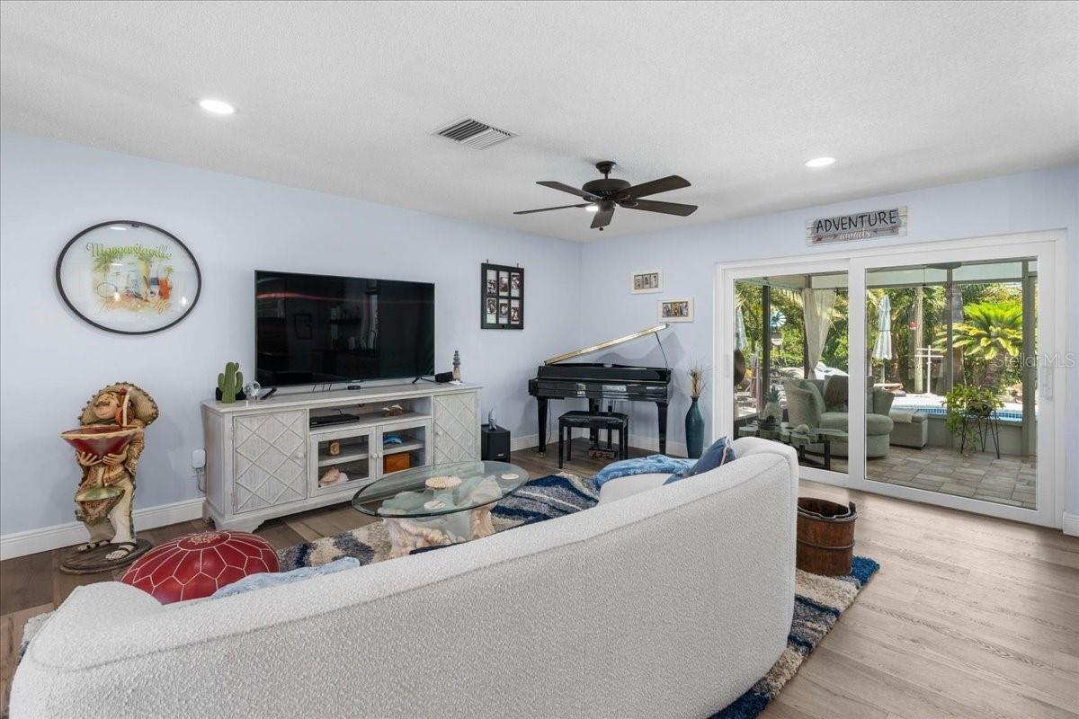 Listing photo id 5 for 10515 Hetrick Circle W