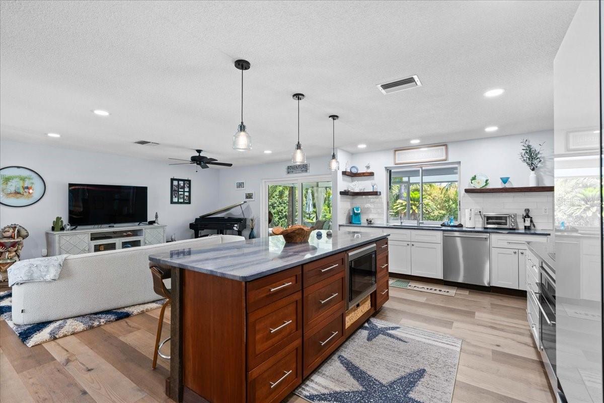 Listing photo id 7 for 10515 Hetrick Circle W