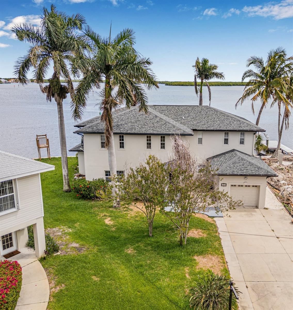 Image 2 of 32 For 1819 Bayou Grande Boulevard Ne