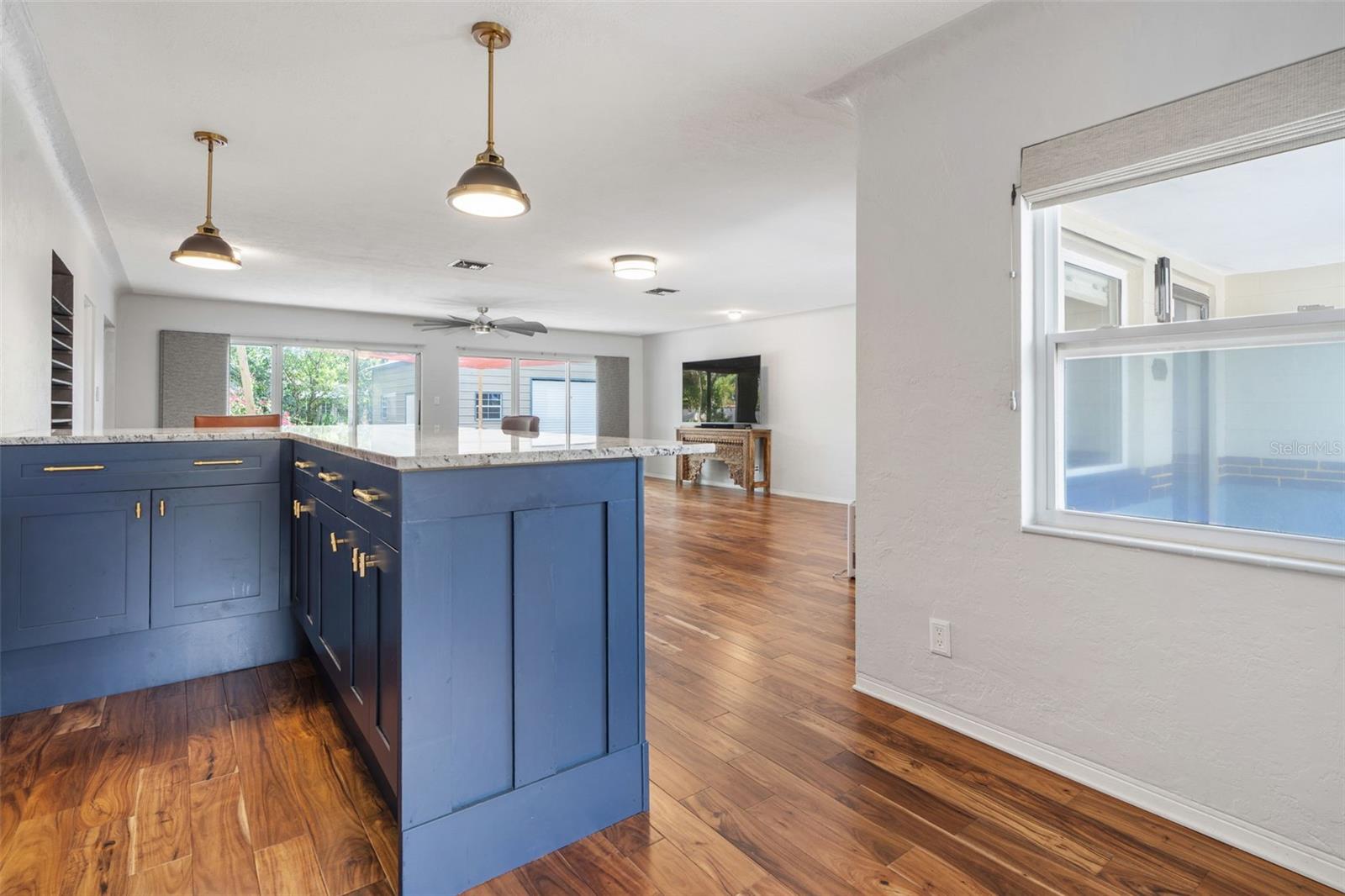 Image 12 of 30 For 5826 20th Avenue S