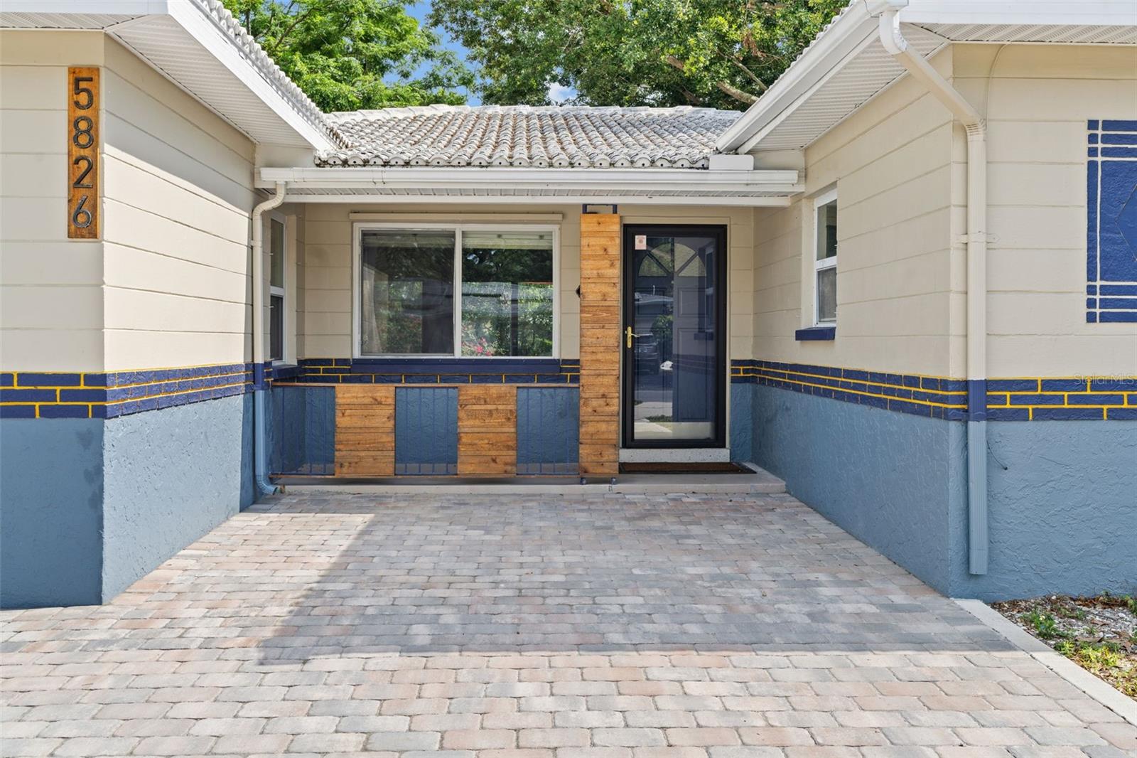 Image 3 of 30 For 5826 20th Avenue S