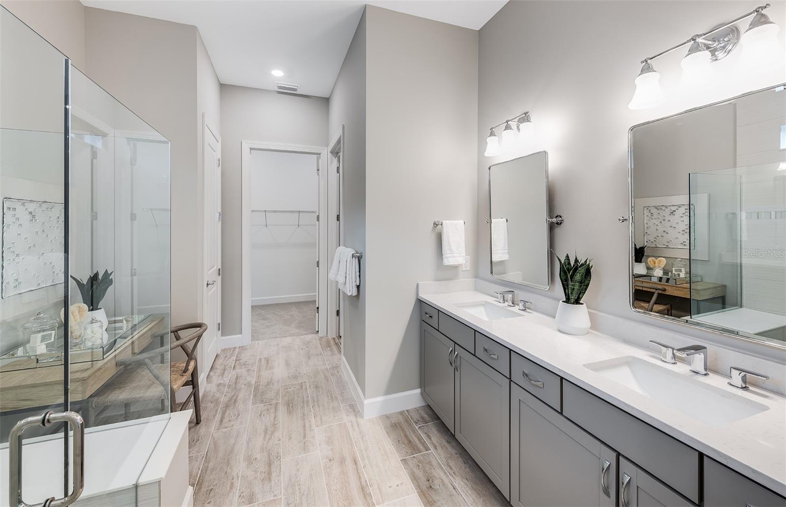 Image 18 of 52 For 6017 Silver Grass Court