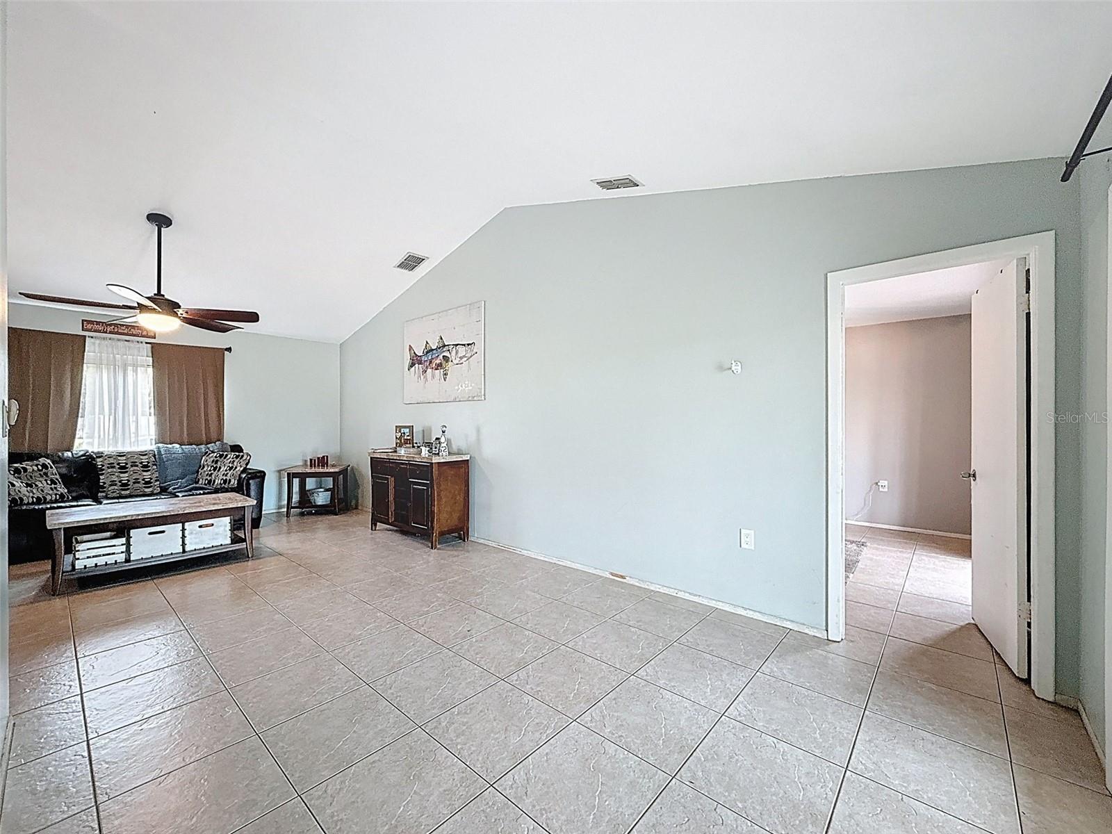 Listing photo id 8 for 7237 Bramblewood Drive