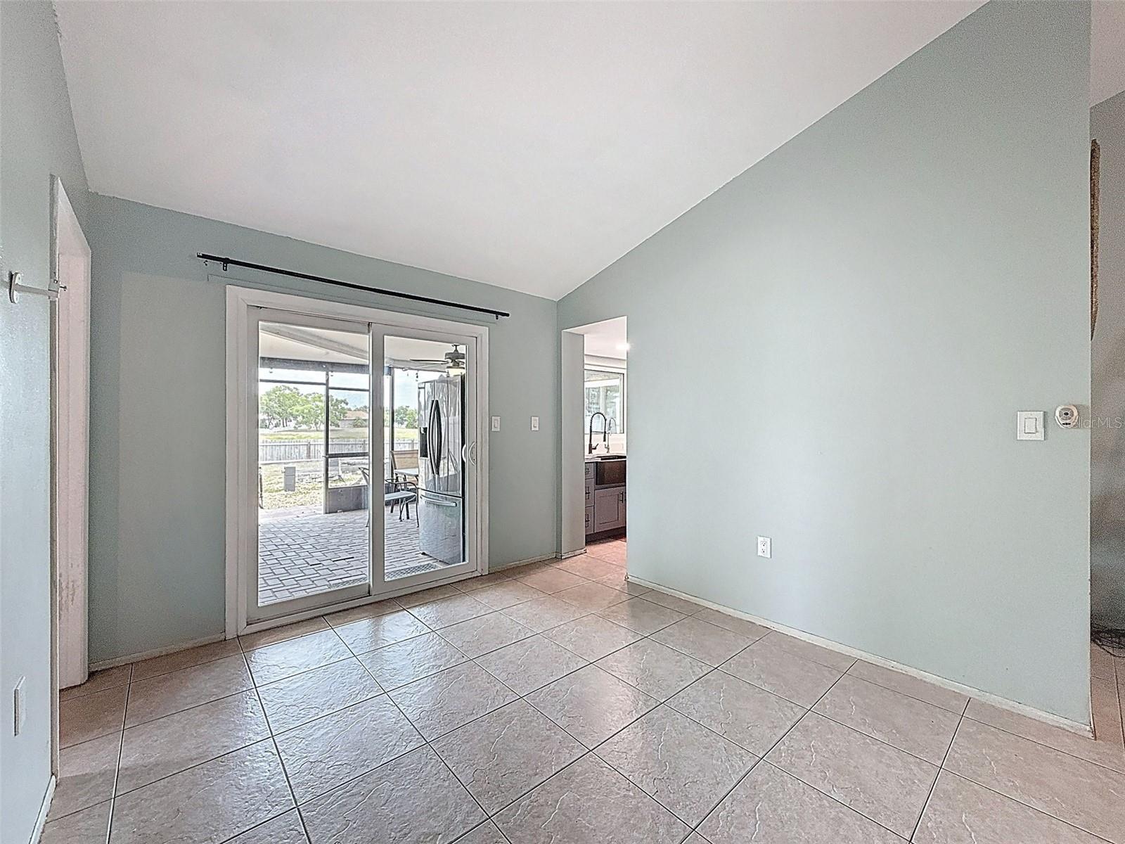 Listing photo id 9 for 7237 Bramblewood Drive