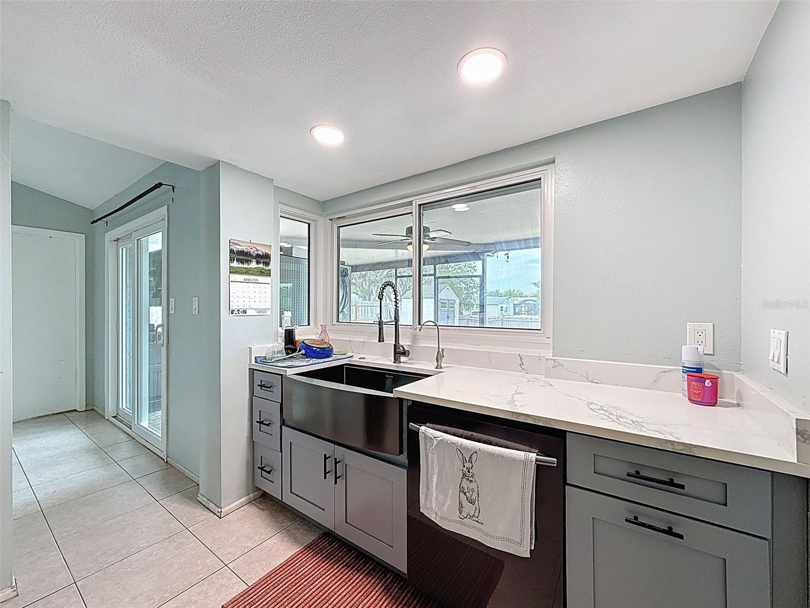 Listing photo id 14 for 7237 Bramblewood Drive
