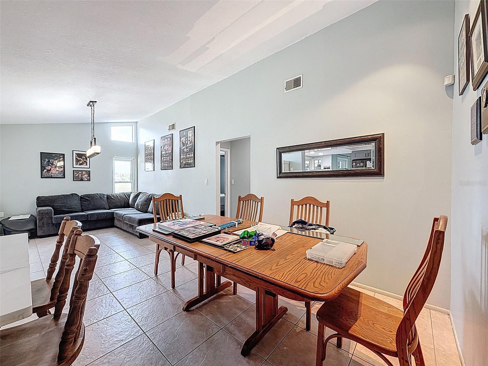 Listing photo id 16 for 7237 Bramblewood Drive