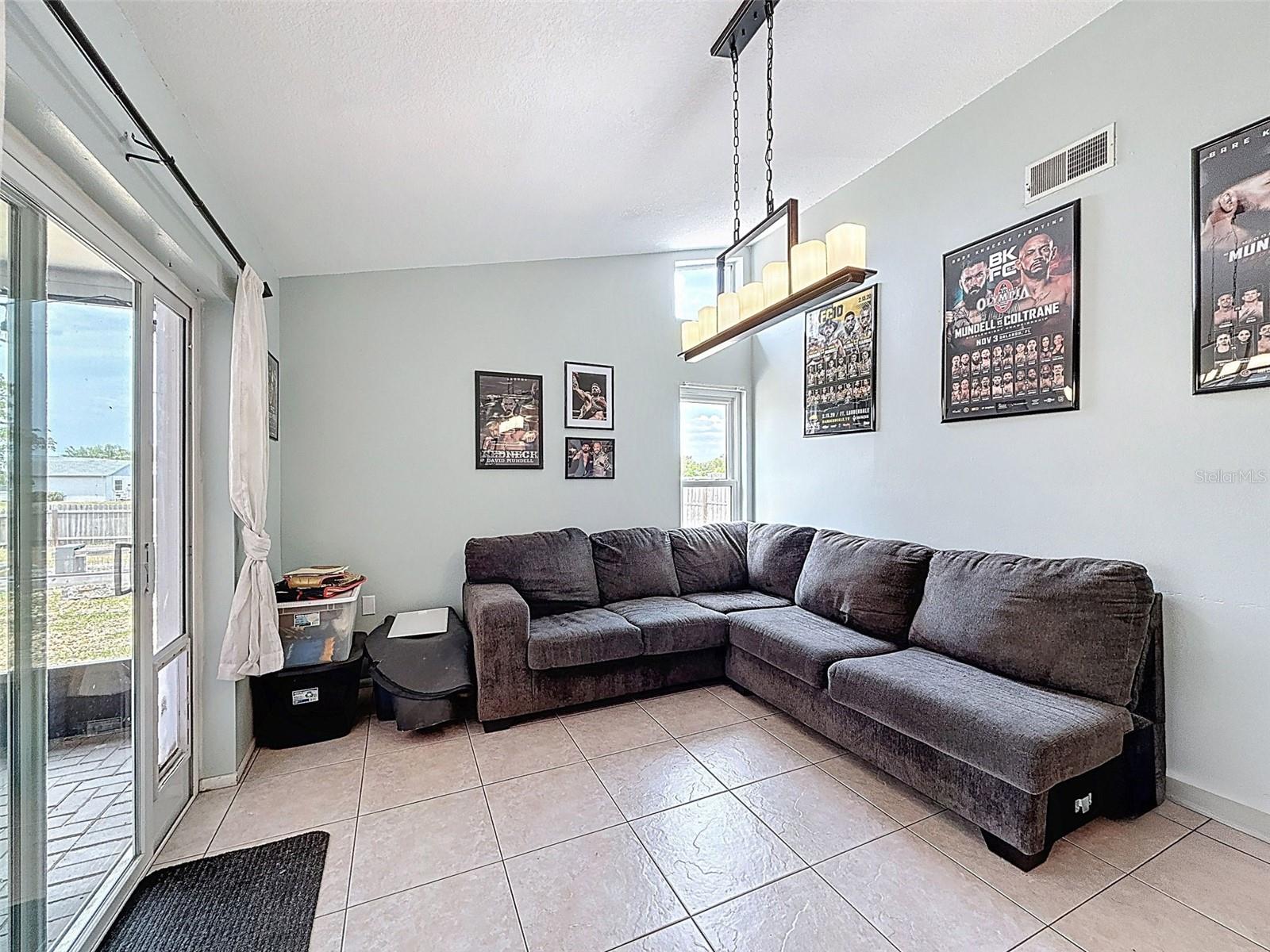 Listing photo id 17 for 7237 Bramblewood Drive