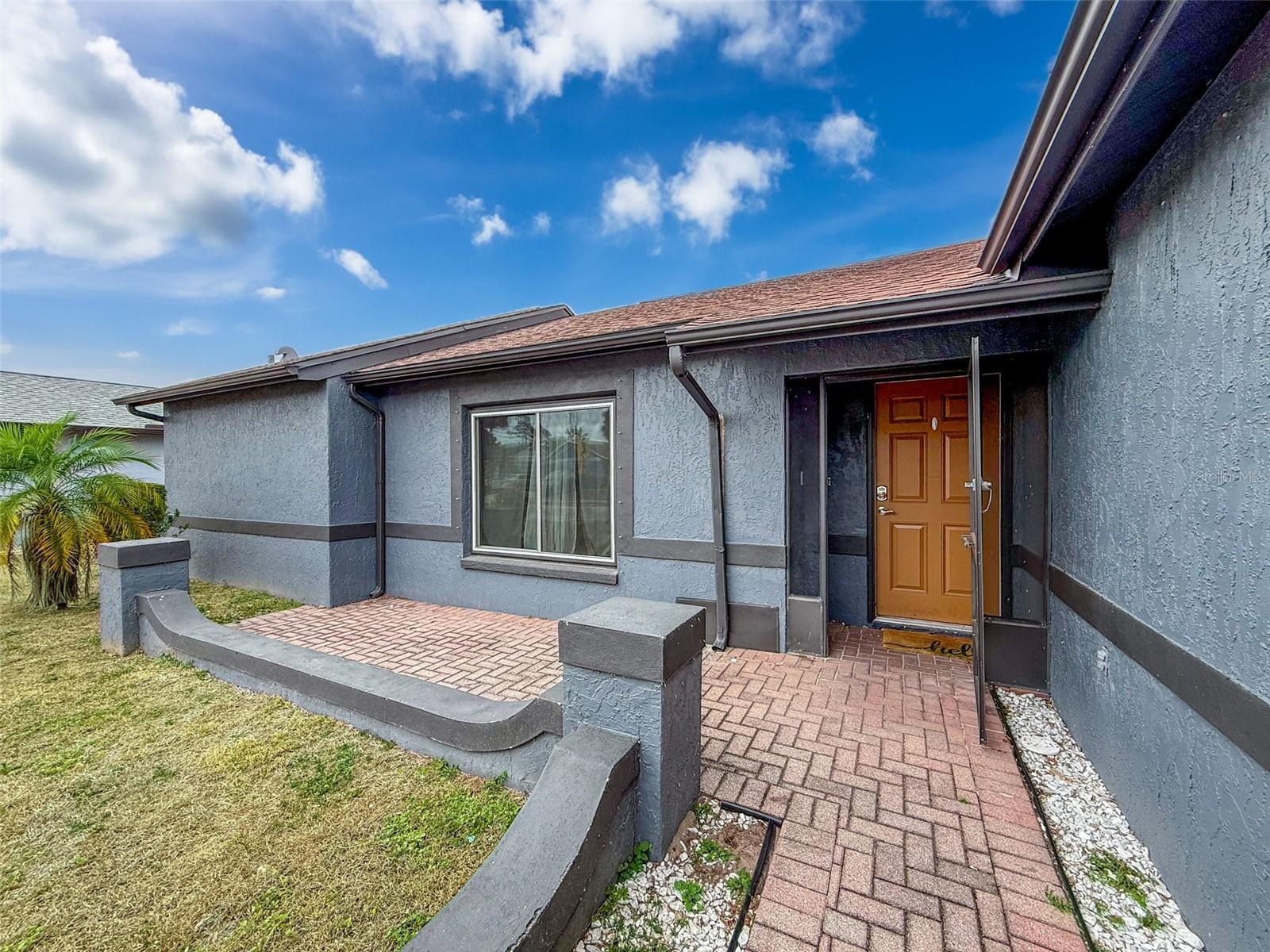 Listing photo id 0 for 7237 Bramblewood Drive