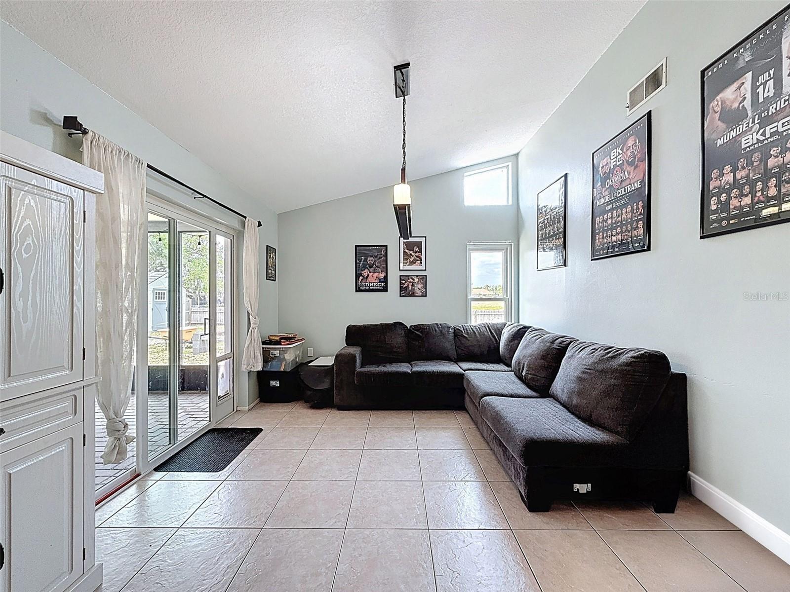Listing photo id 18 for 7237 Bramblewood Drive