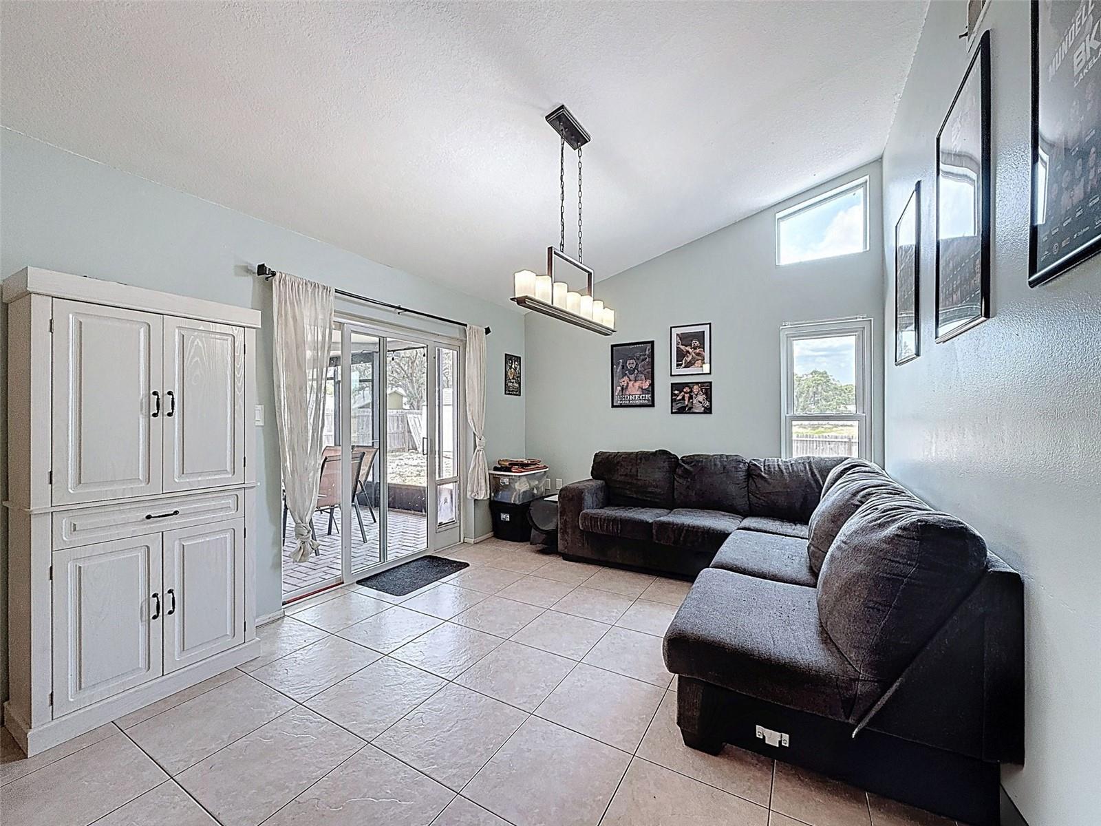 Listing photo id 19 for 7237 Bramblewood Drive