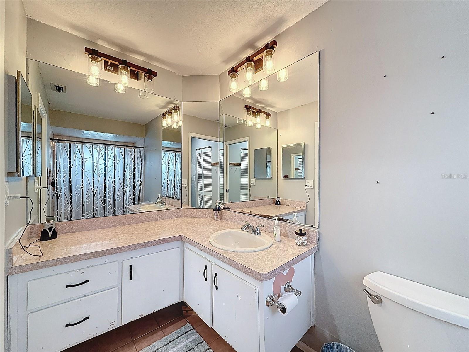Listing photo id 35 for 7237 Bramblewood Drive