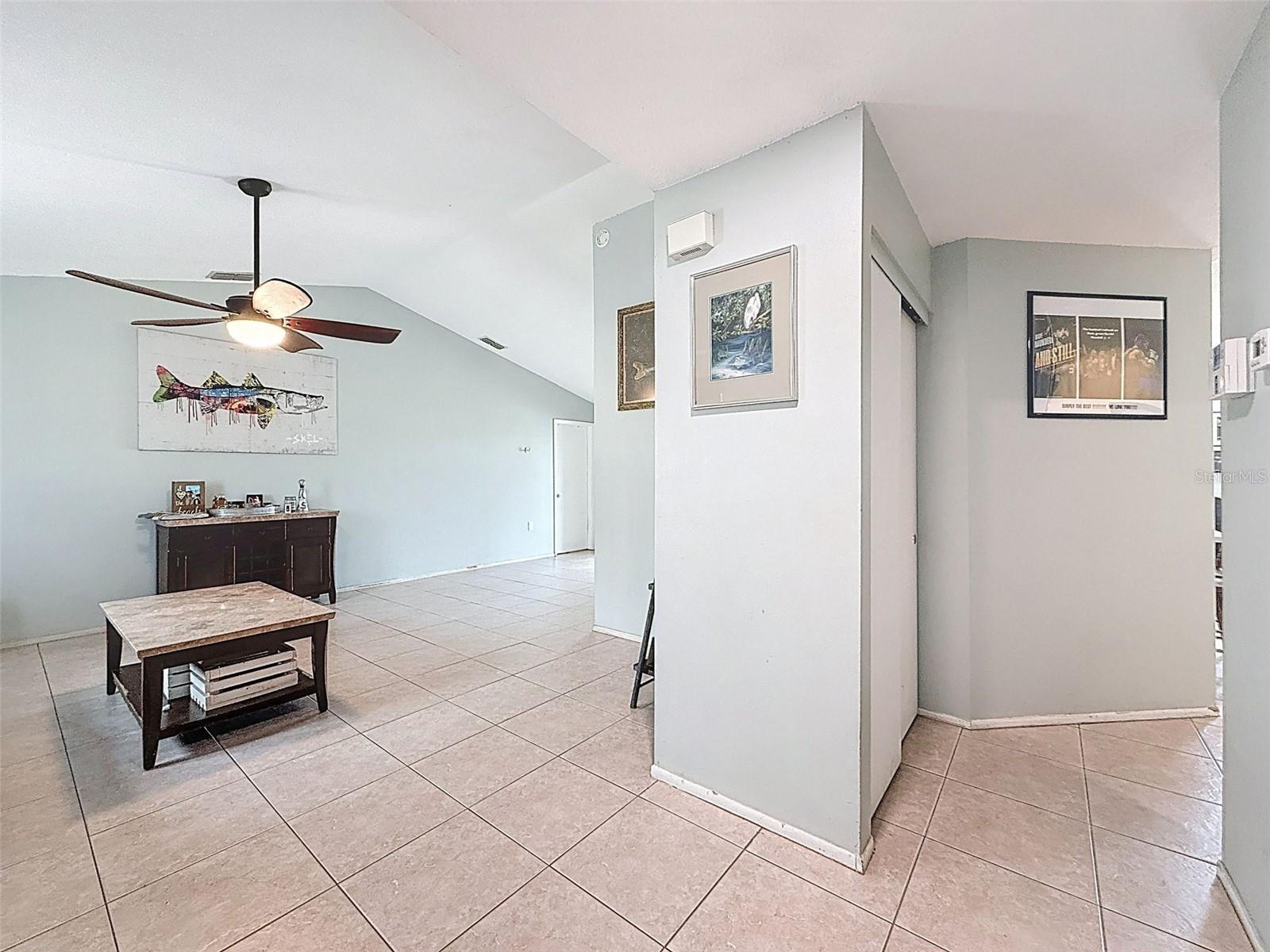 Listing photo id 2 for 7237 Bramblewood Drive