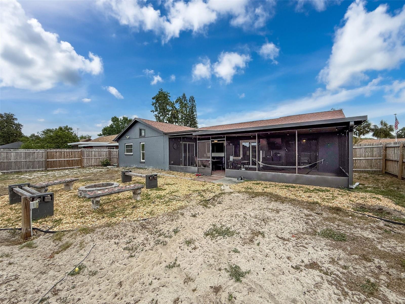 Listing photo id 41 for 7237 Bramblewood Drive