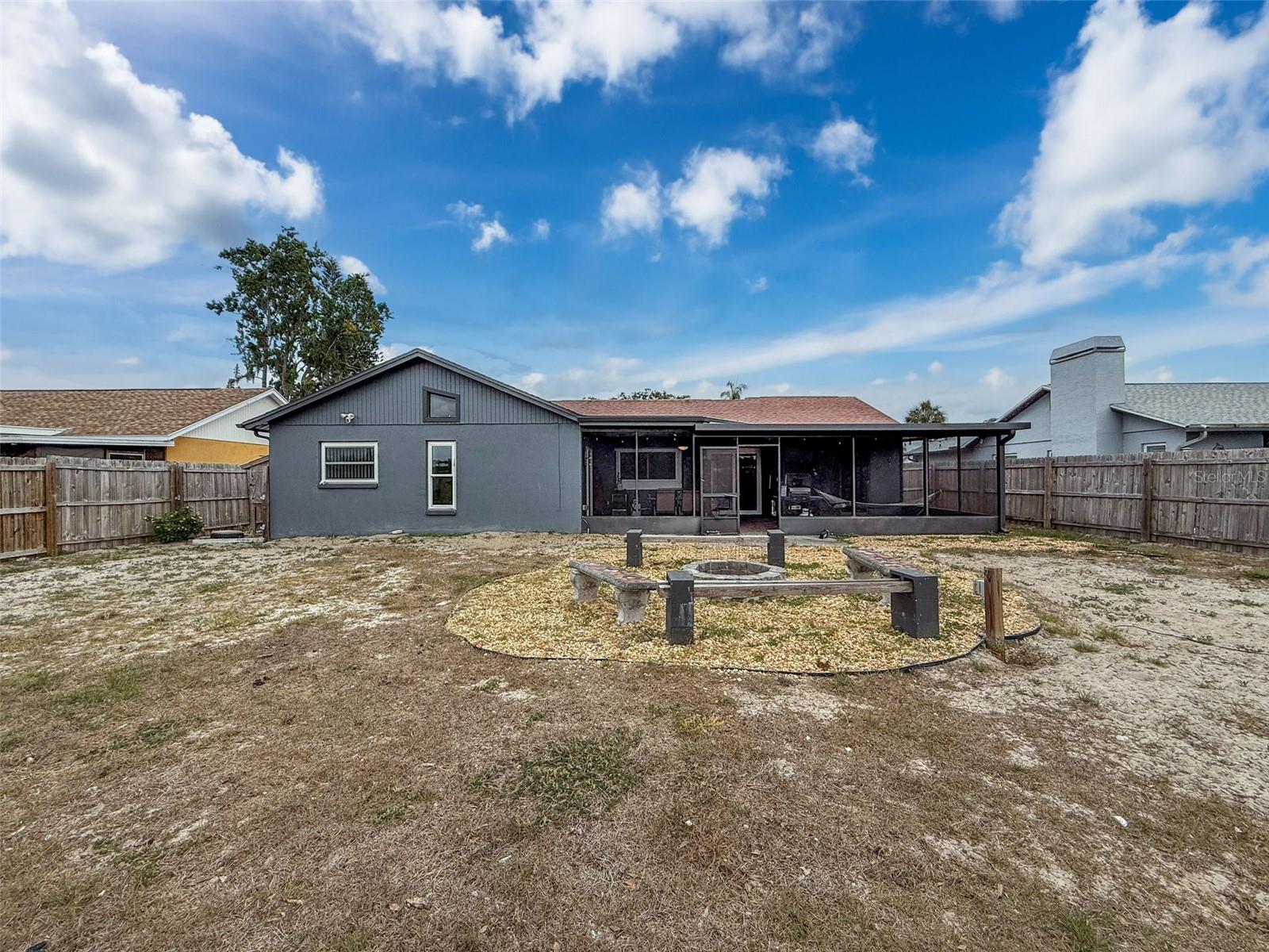 Listing photo id 42 for 7237 Bramblewood Drive