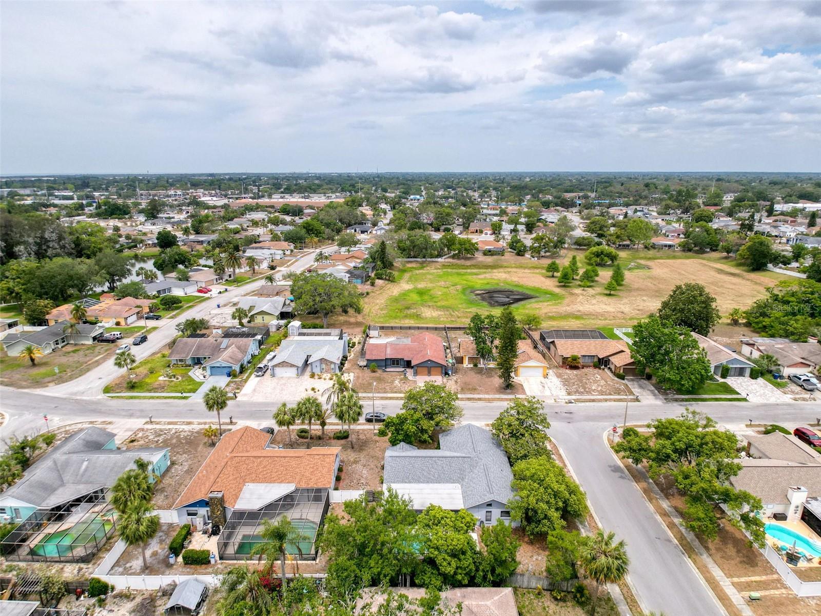 Listing photo id 52 for 7237 Bramblewood Drive