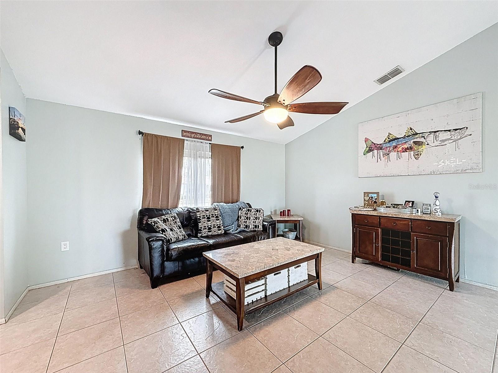 Listing photo id 5 for 7237 Bramblewood Drive
