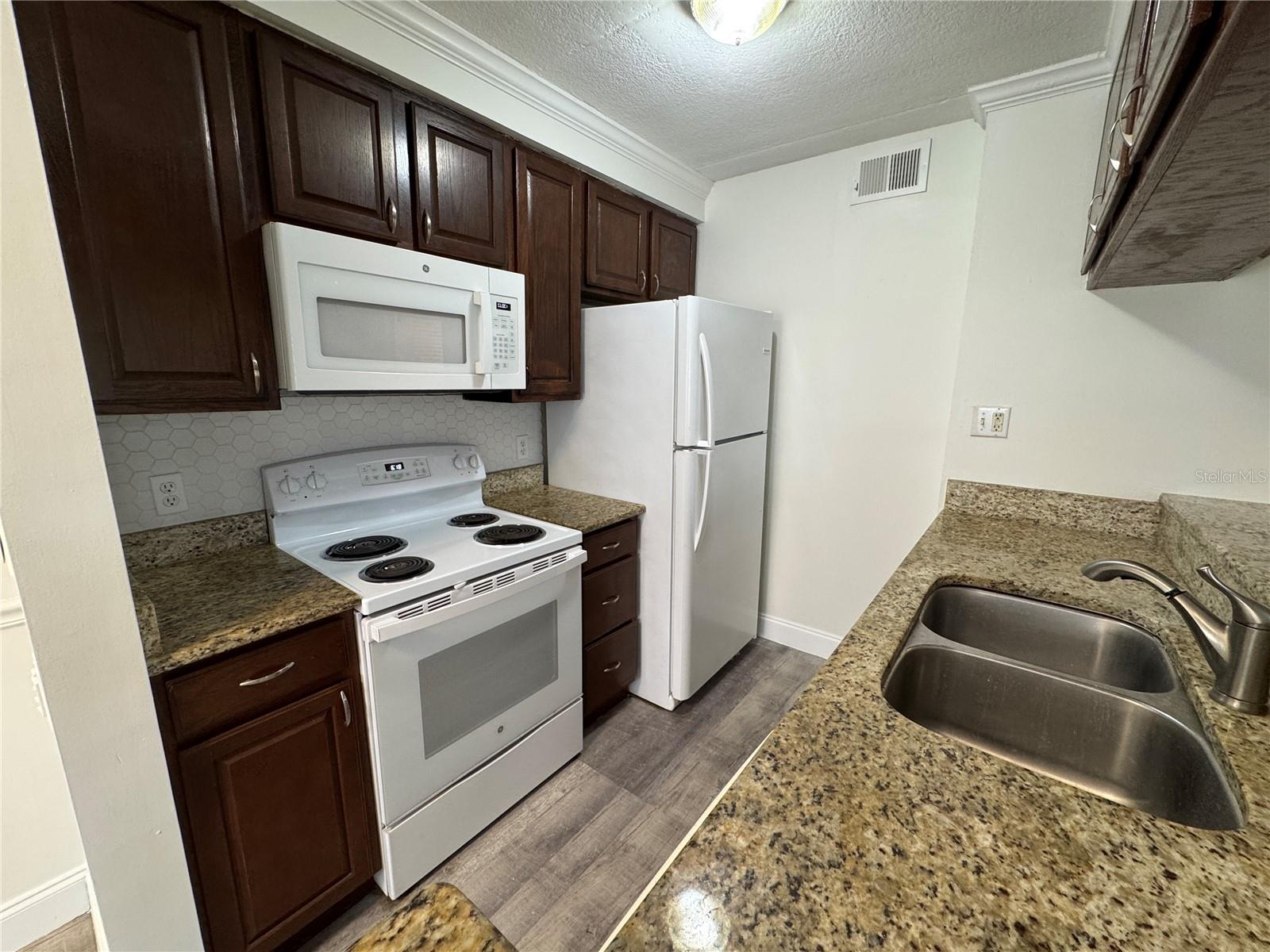 Image 2 of 38 For 5306 Kennedy Boulevard 112