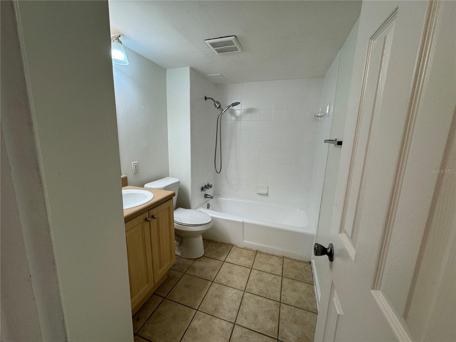 Image 23 of 38 For 5306 Kennedy Boulevard 112