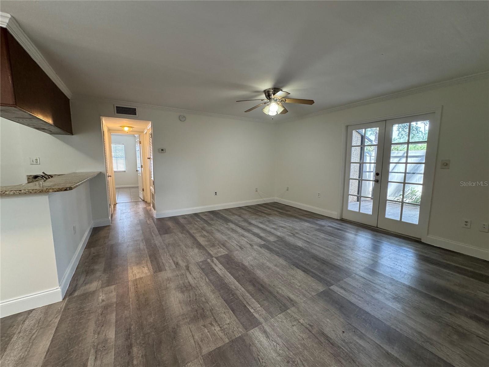 Image 3 of 38 For 5306 Kennedy Boulevard 112