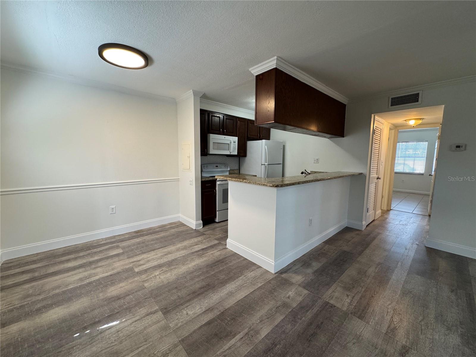 Image 7 of 38 For 5306 Kennedy Boulevard 112