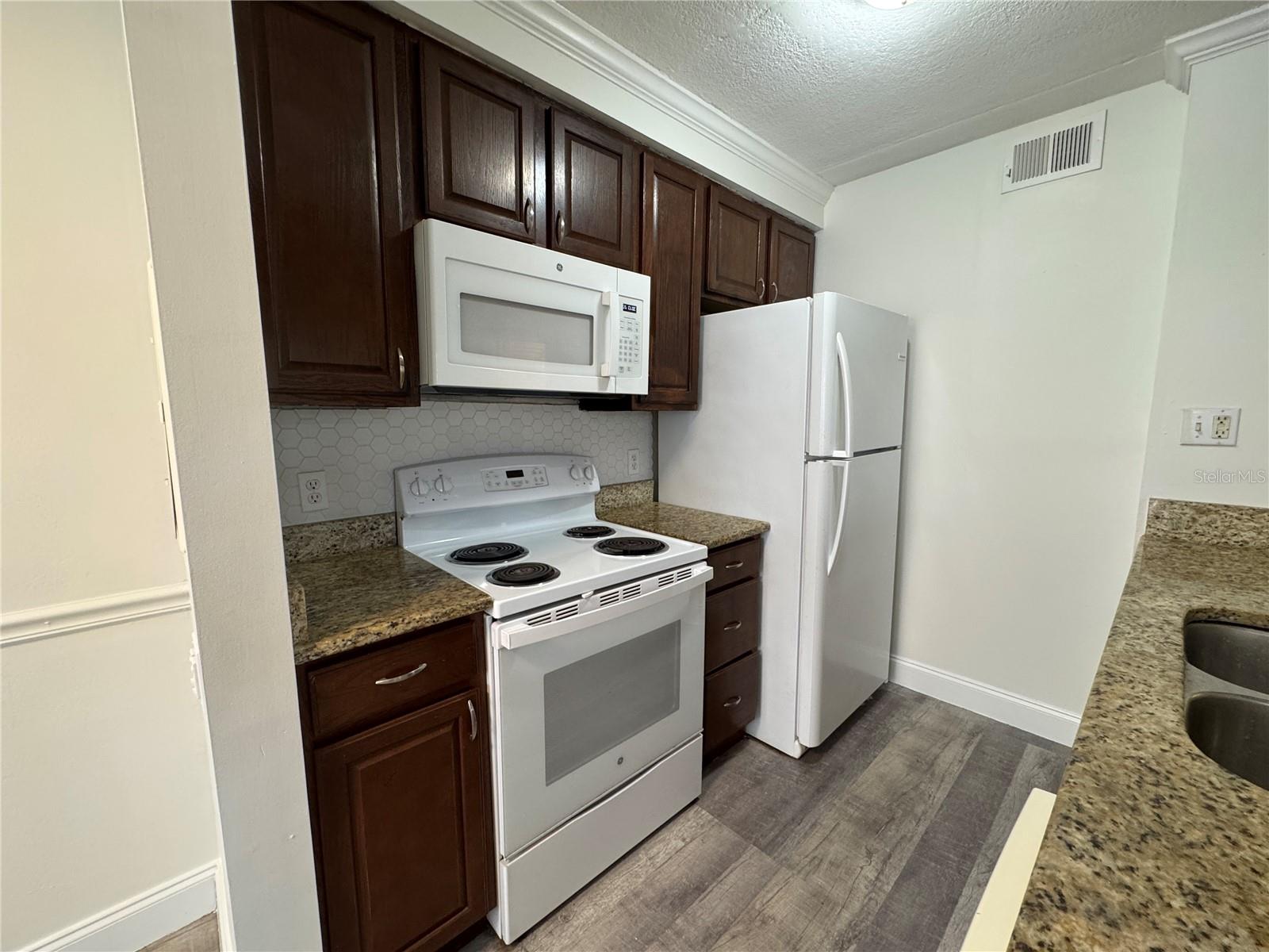 Image 8 of 38 For 5306 Kennedy Boulevard 112