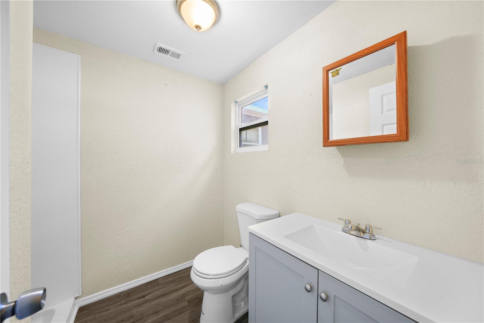 Image 21 of 48 For 601 Newton Avenue S